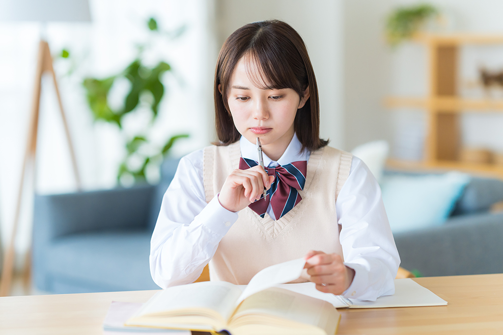 考えている