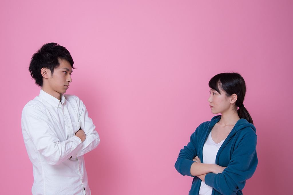 向き合っている